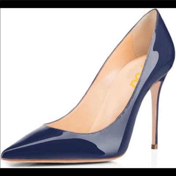 navy blue pointed toe pumps